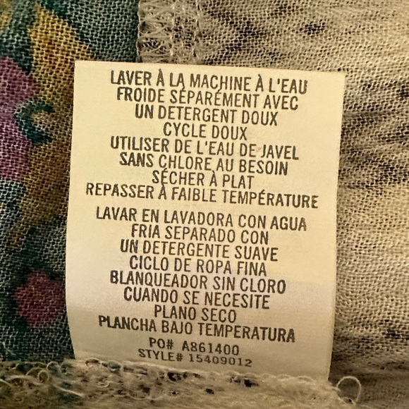 🌸O'Neill White and Green Patterned Capris - Picture 6 of 7